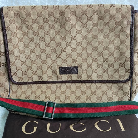 😍SOLD😍
Aythentic GG flap messenger bag - Picture 2 of 6